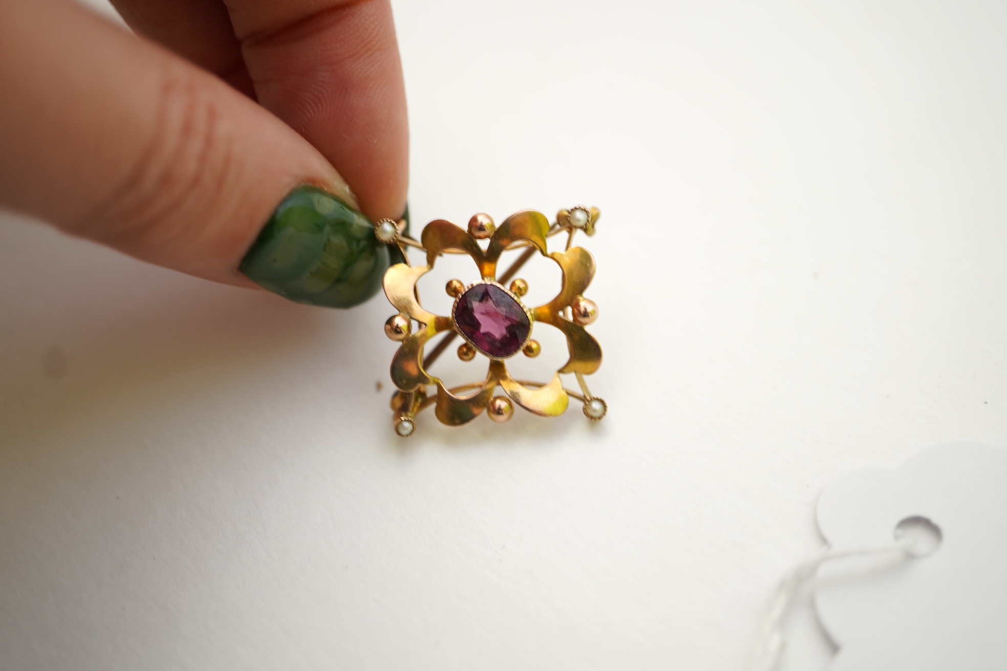 An Edwardian gold and garnet brooch/pendant, early 20th century